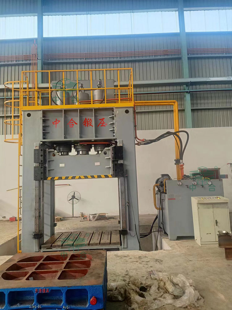 800噸框架式液壓機(jī) 800噸框架式液壓機(jī)