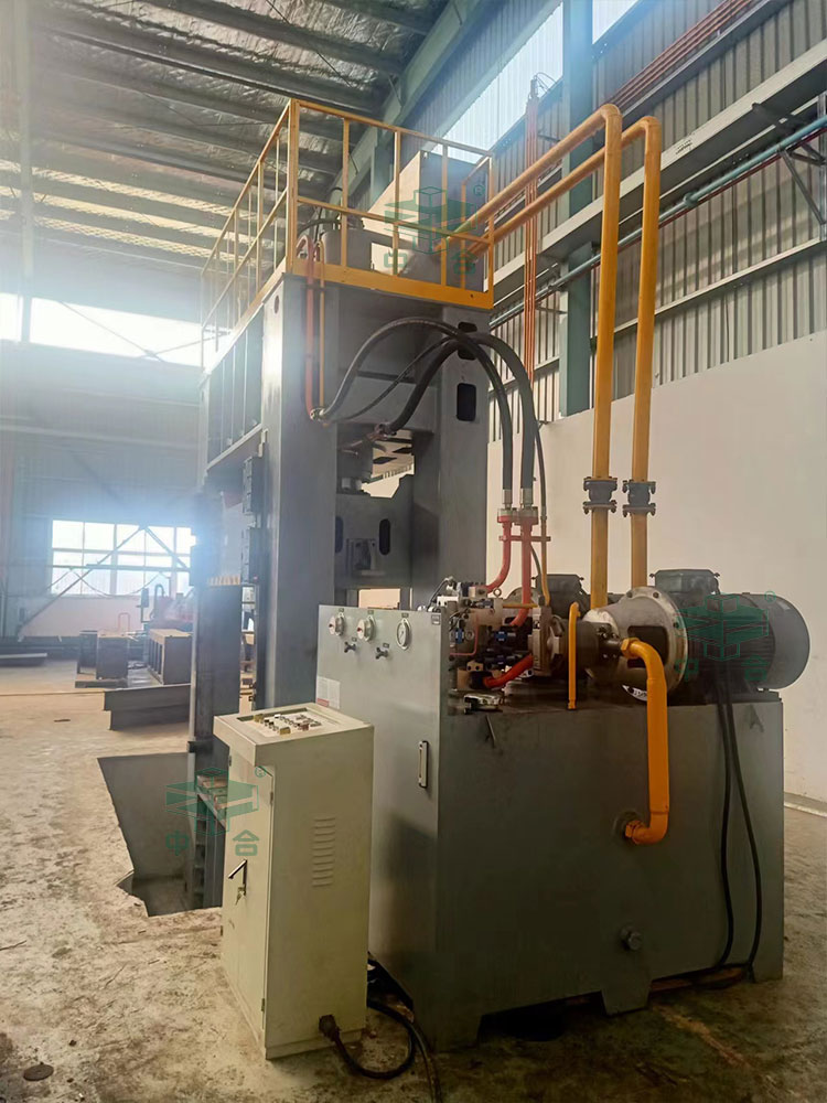 800噸框架式液壓機(jī)安裝調(diào)試完成 800噸框架式液壓機(jī)安裝調(diào)試完成