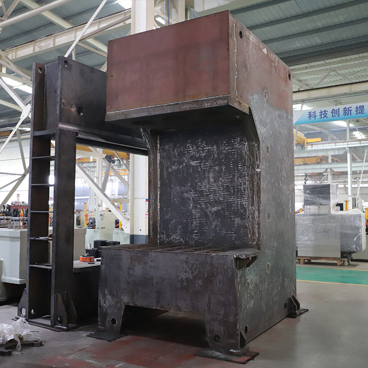 500噸單柱液壓機車間加工.jpg 500噸單柱液壓機車間加工.jpg