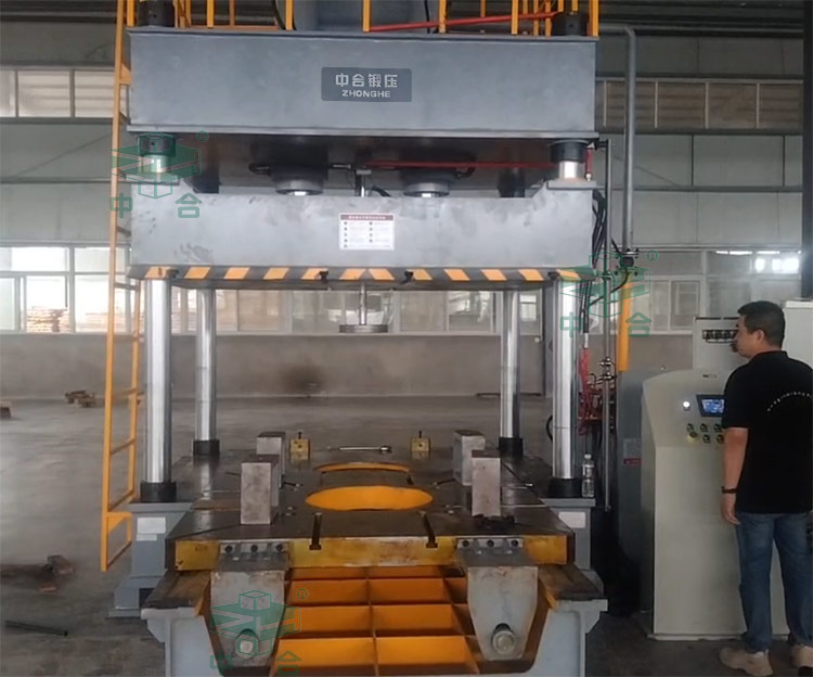 160噸輪胎模具試驗(yàn)機(jī)客戶現(xiàn)場(chǎng).jpg 160噸輪胎模具試驗(yàn)機(jī)客戶現(xiàn)場(chǎng).jpg