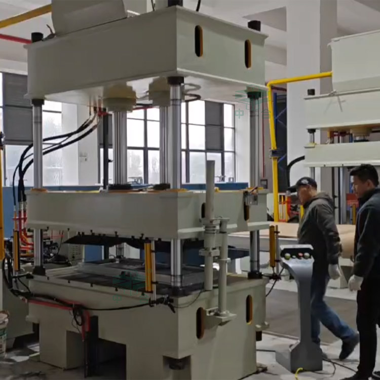 120噸四柱液壓機(jī)客戶試機(jī)現(xiàn)場(chǎng) 120噸四柱液壓機(jī)客戶試機(jī)現(xiàn)場(chǎng)