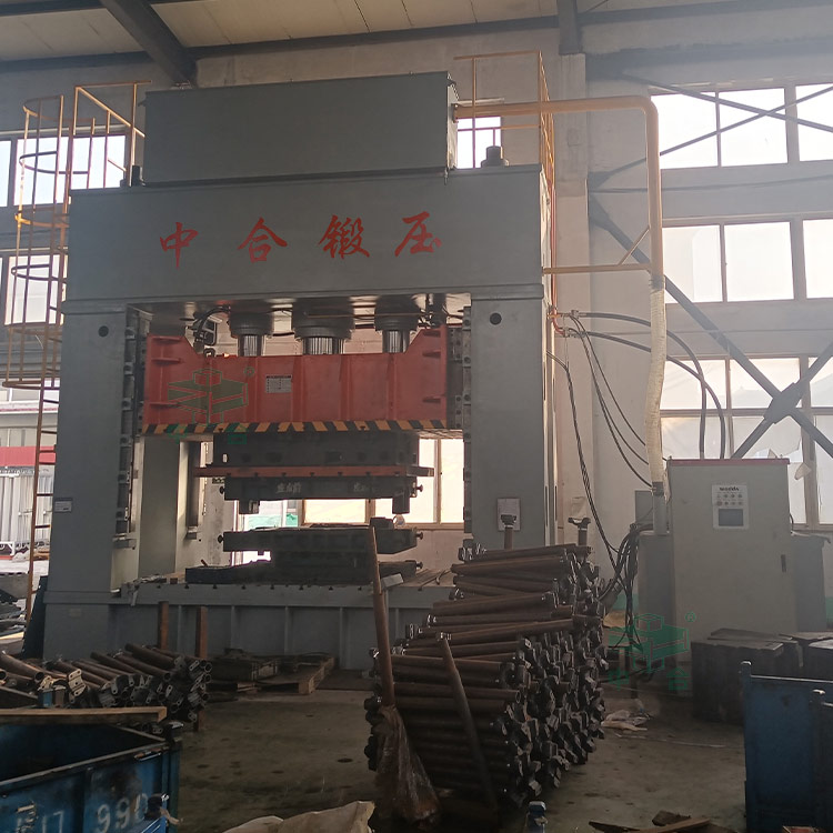 1000噸框架式液壓機(jī)客戶現(xiàn)場 1000噸框架式液壓機(jī)客戶現(xiàn)場