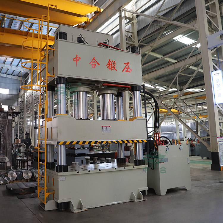 1000噸防彈頭盔成型液壓機(jī).jpg 1000噸防彈頭盔成型液壓機(jī).jpg