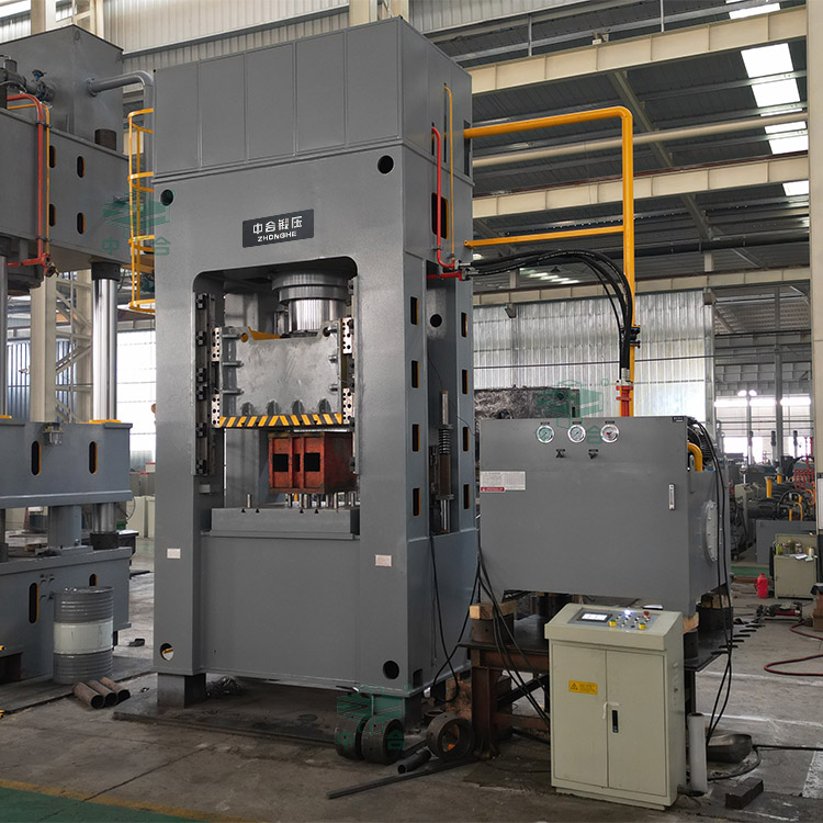 630噸框架式拉伸液壓機(jī)車間試機(jī).jpg 630噸框架式拉伸液壓機(jī)車間試機(jī).jpg