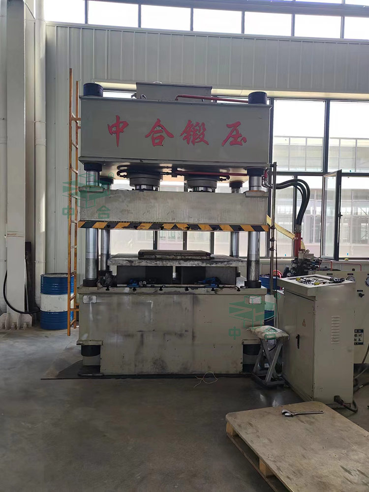 315噸不銹鋼風(fēng)機罩拉伸液壓機.jpg 315噸不銹鋼風(fēng)機罩拉伸液壓機.jpg