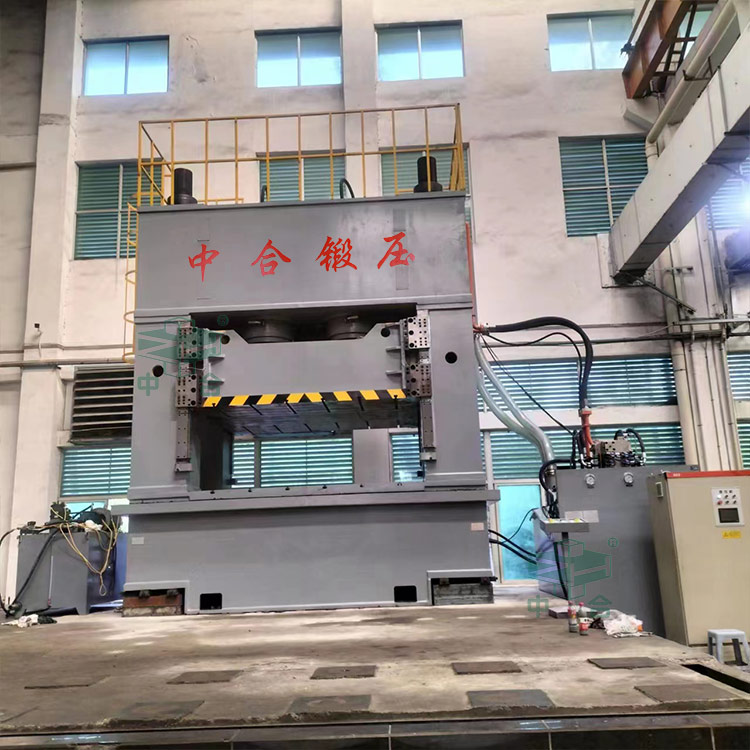 2000噸框架式液壓機客戶現(xiàn)場.jpg 2000噸框架式液壓機客戶現(xiàn)場.jpg