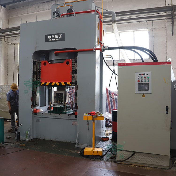 800噸錨桿托盤(pán)液壓機(jī).jpg 800噸錨桿托盤(pán)液壓機(jī).jpg