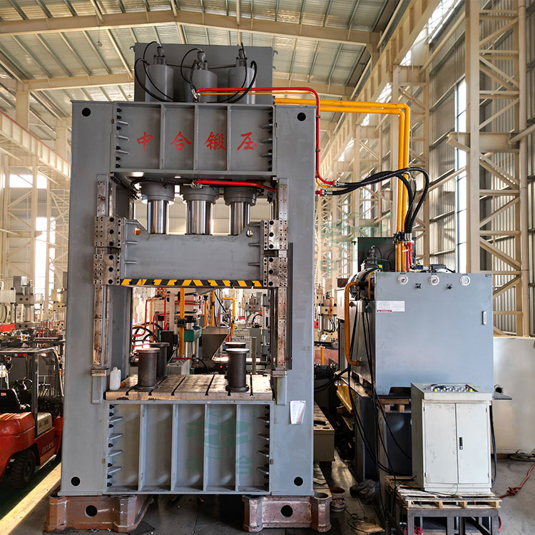 800噸框架式液壓機(jī).jpg 800噸框架式液壓機(jī).jpg