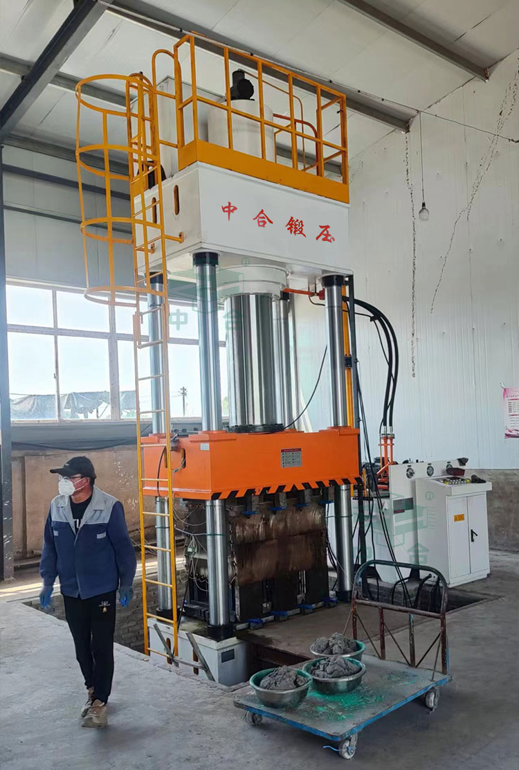 630噸U型復(fù)合樹脂排水溝成型液壓機(jī).jpg 630噸U型復(fù)合樹脂排水溝成型液壓機(jī).jpg