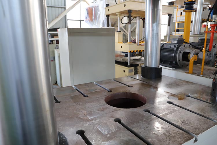 工作臺(tái).jpg 工作臺(tái).jpg