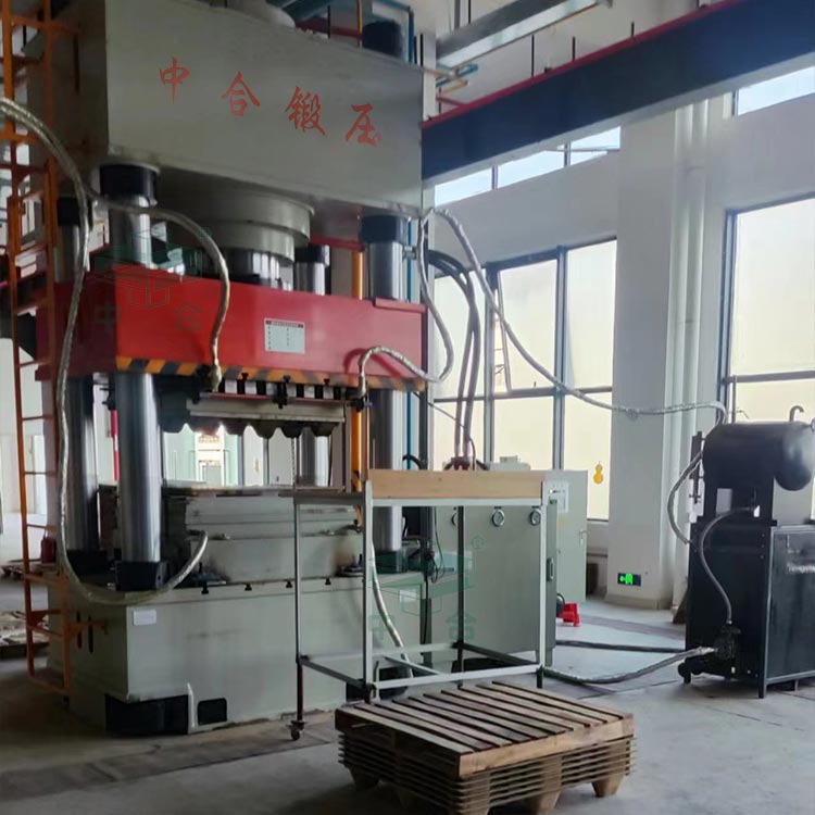 1000噸三梁四柱液壓機.jpg 1000噸三梁四柱液壓機.jpg