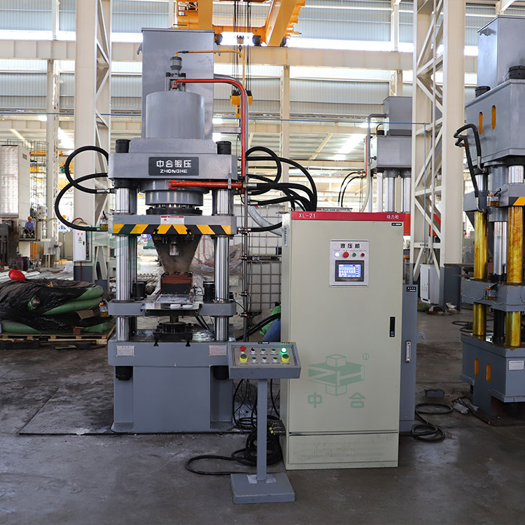 315噸四柱液壓機(jī).jpg 315噸四柱液壓機(jī).jpg