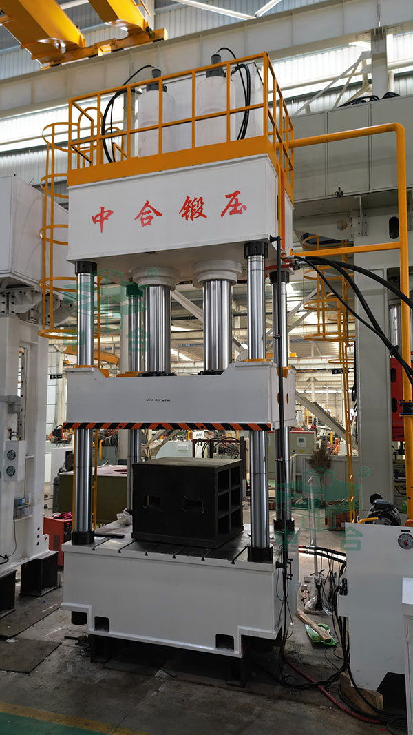 500噸三梁四柱液壓機(jī).jpg 500噸三梁四柱液壓機(jī).jpg