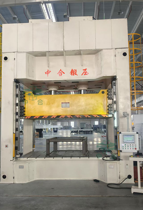 400噸框架式液壓機(jī).jpg 400噸框架式液壓機(jī).jpg