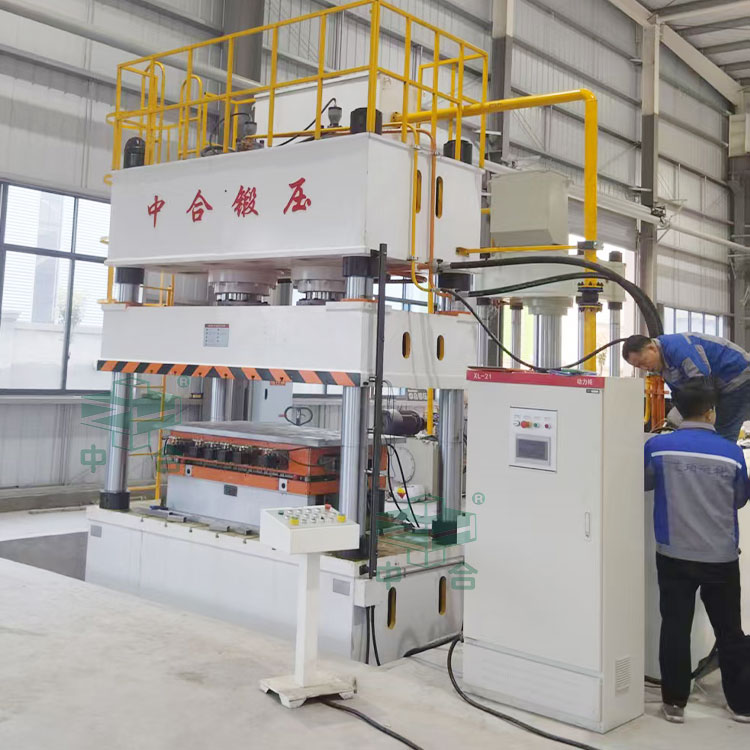 630噸玻璃鋼液壓機(jī)安裝調(diào)試.jpg 630噸玻璃鋼液壓機(jī)安裝調(diào)試.jpg