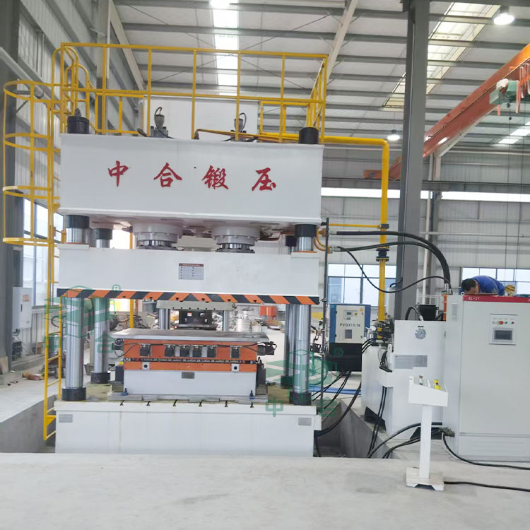 630噸四柱液壓機(jī).jpg 630噸四柱液壓機(jī).jpg