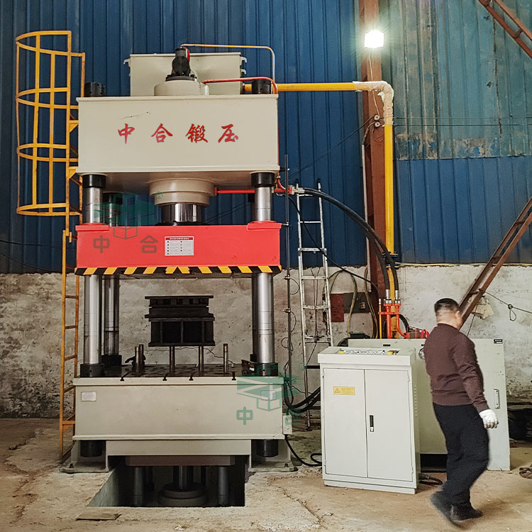500噸四柱液壓機(jī).jpg 500噸四柱液壓機(jī).jpg