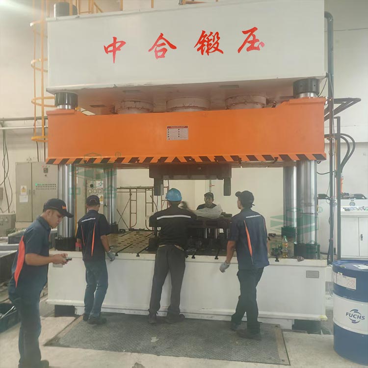 1000噸汽車配件成型液壓機(jī)調(diào)試現(xiàn)場(chǎng).jpg 1000噸汽車配件成型液壓機(jī)調(diào)試現(xiàn)場(chǎng).jpg