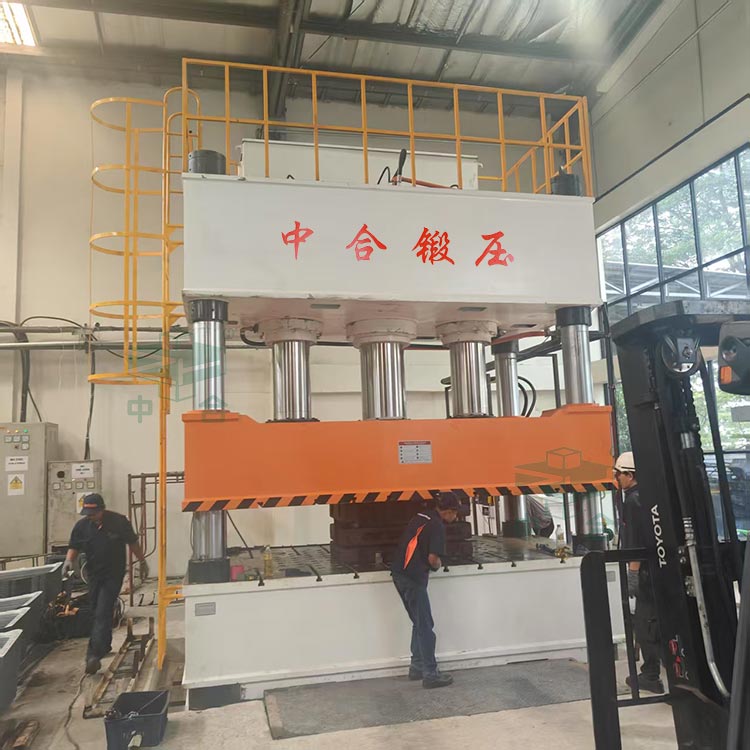 1000噸四柱液壓機(jī).jpg 1000噸四柱液壓機(jī).jpg