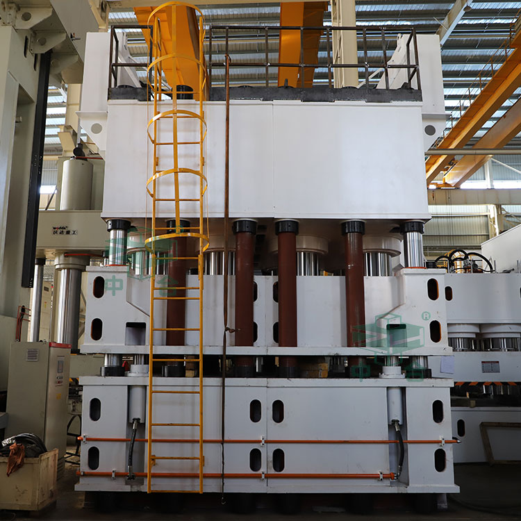 4500噸液壓機(jī).jpg 4500噸液壓機(jī).jpg