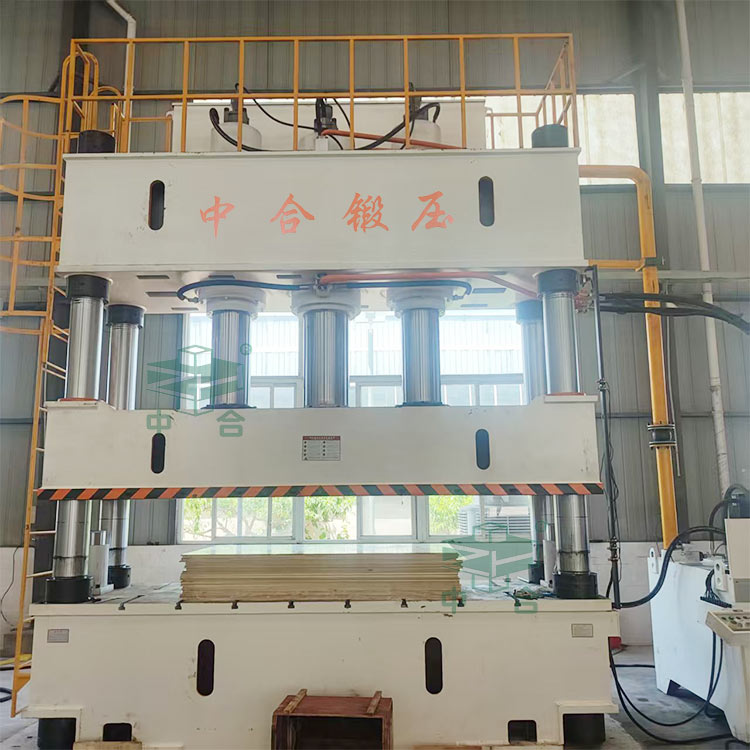 800噸四柱液壓機(jī).jpg 800噸四柱液壓機(jī).jpg