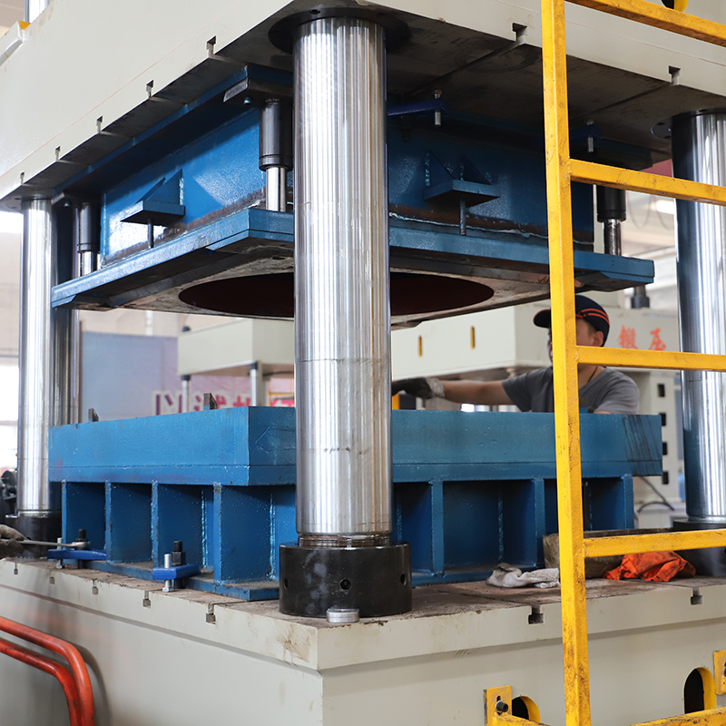 水箱板拉伸機(jī)細(xì)節(jié) 水箱板拉伸機(jī)細(xì)節(jié)