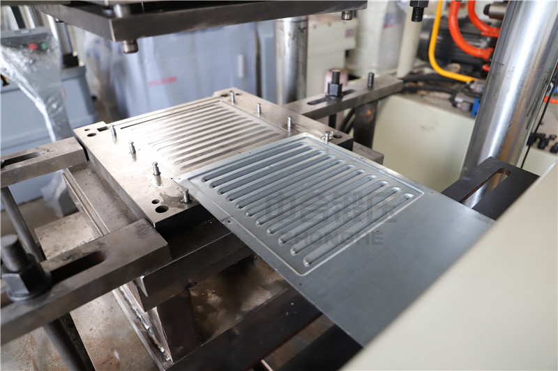 百葉窗成型生產線_200噸四柱液壓機(圖3) 百葉窗成型生產線_200噸四柱液壓機(圖3)