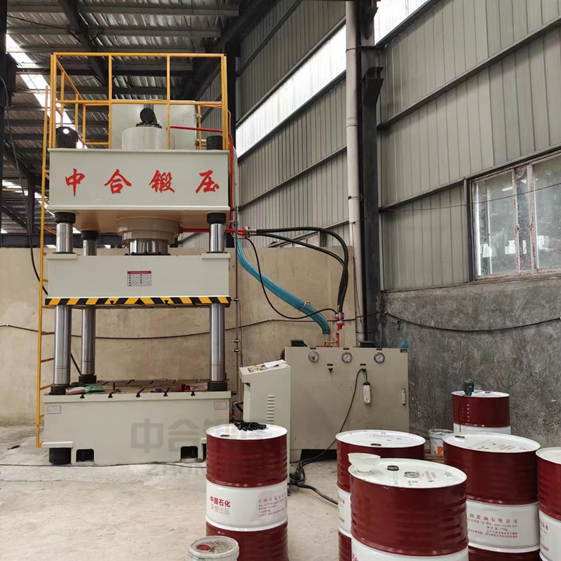 水塔蓋板成型設(shè)備_630噸油壓機(jī)_不銹鋼拉伸機(jī)(圖1) 水塔蓋板成型設(shè)備_630噸油壓機(jī)_不銹鋼拉伸機(jī)(圖1)