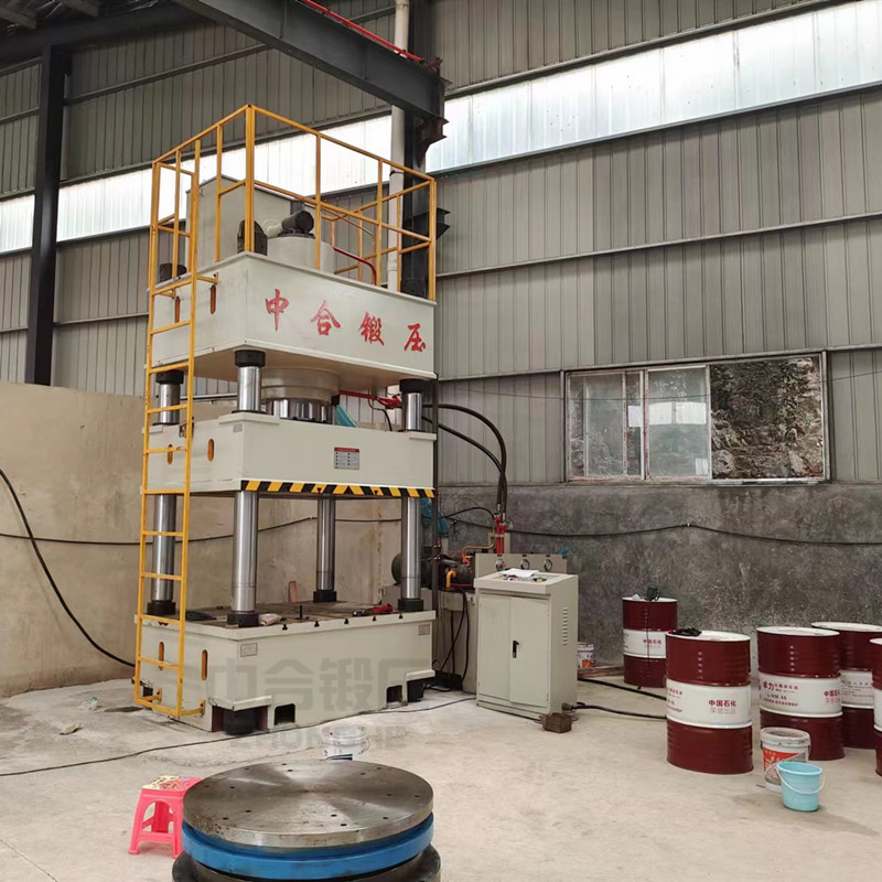 水塔蓋板成型設(shè)備_630噸油壓機(jī)_不銹鋼拉伸機(jī)(圖2) 水塔蓋板成型設(shè)備_630噸油壓機(jī)_不銹鋼拉伸機(jī)(圖2)