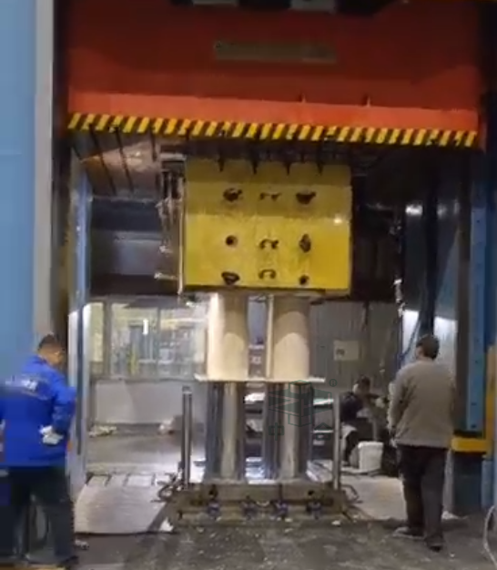 華夫筒/板模壓成型液壓機(jī)_SMC熱壓成型液壓機(jī)(圖3) 華夫筒/板模壓成型液壓機(jī)_SMC熱壓成型液壓機(jī)(圖3)