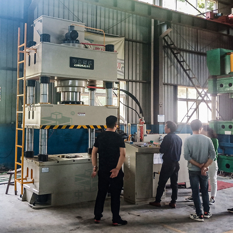 500噸消防水箱液壓機(jī)_不銹鋼水箱成型生產(chǎn)線(圖1) 500噸消防水箱液壓機(jī)_不銹鋼水箱成型生產(chǎn)線(圖1)