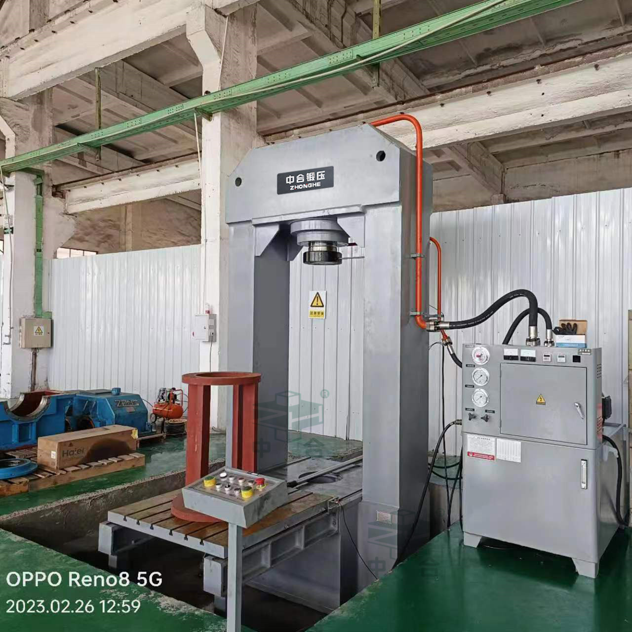 315噸龍門液壓機-鋼板校直設備(圖2) 315噸龍門液壓機-鋼板校直設備(圖2)