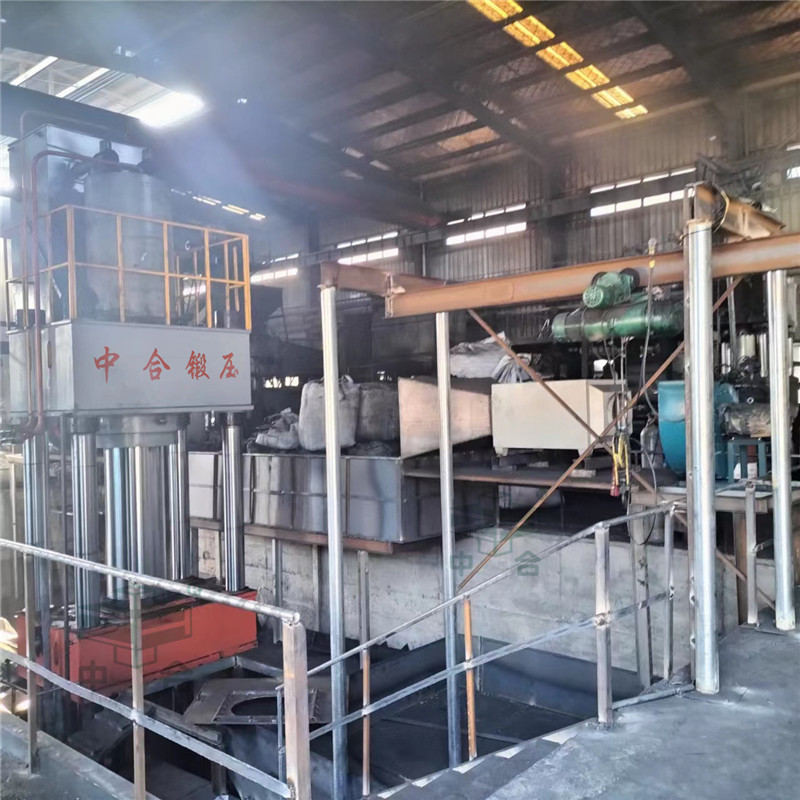 2000噸四柱液壓機(jī) 2000噸四柱液壓機(jī)