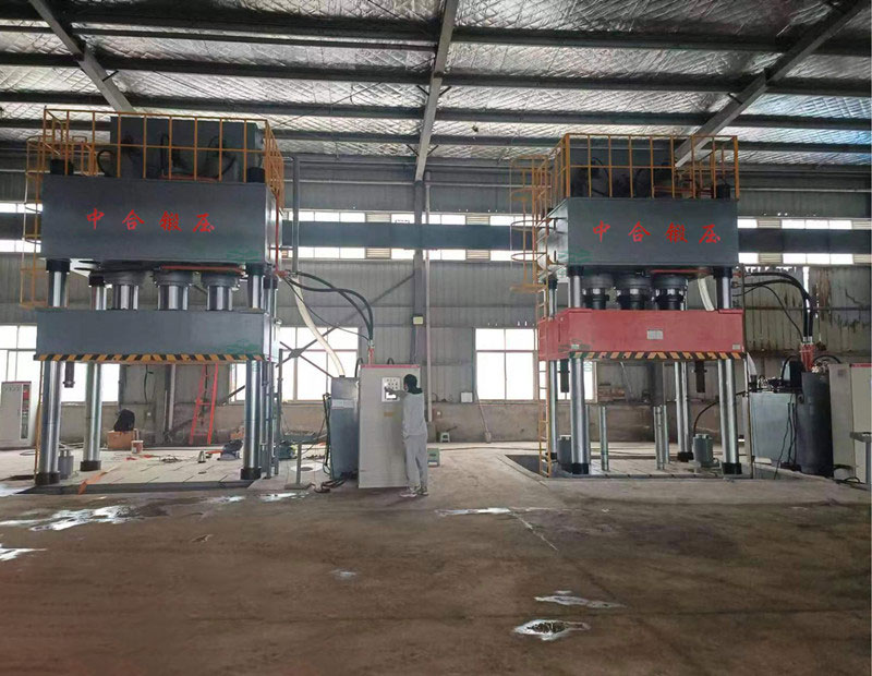 1500噸汽車覆蓋件成型液壓機(jī) 1500噸汽車覆蓋件成型液壓機(jī)