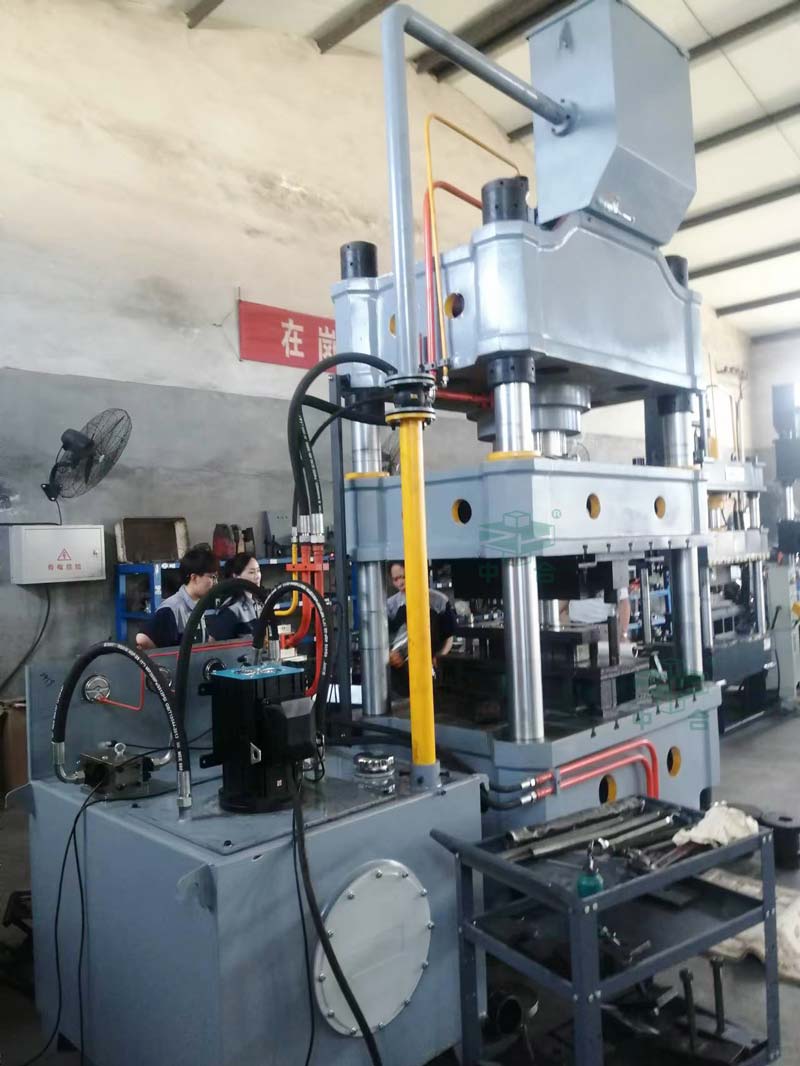 柴油發(fā)動(dòng)機(jī)底殼拉伸成型液壓機(jī)-發(fā)動(dòng)機(jī)配件液壓機(jī)-315噸不銹鋼拉伸機(jī)(圖1) 柴油發(fā)動(dòng)機(jī)底殼拉伸成型液壓機(jī)-發(fā)動(dòng)機(jī)配件液壓機(jī)-315噸不銹鋼拉伸機(jī)(圖1)