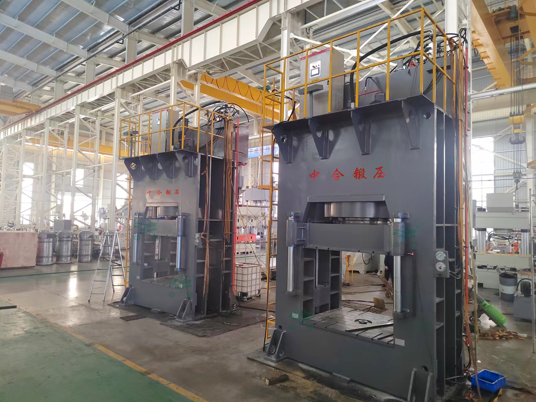 1800噸木屑托盤成型液壓機(jī) 1800噸木屑托盤成型液壓機(jī)